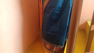 Neighbour Married Women Showing Structure in Stairs