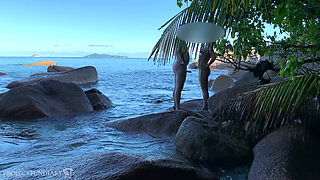 Catching nude couple -sex on beach