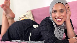 Cock Hungry Big Ass Muslim Hijabi Slut Fucked by Bhaijaan