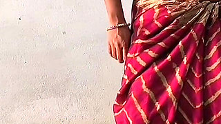 Pados Wali Bhabhi Ko Gas Cylinder Lagane Ke Bahane Ghar Me Ghodi Banaa K Choda Aur Sadka Muh Pe Nikaal Diya