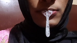 Desi Shemale put all finger on her ass hole