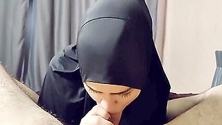 Muslim Girl With Hijab Doing Blowjob
