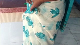 Big MILF Aunty Saree Wearing