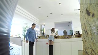 Babysitter sucks her boss to get out of trouble