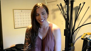 Big boob brunette masturbates on webcam