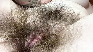 Hairy amateur girl masturbates her big clit close up - homemade pussy rubbing orgasm