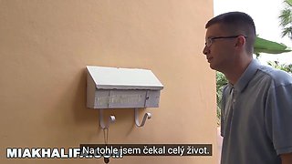 Mia Khalifa - arabská pornohvězda učí virgin, jak mít porno se ženou