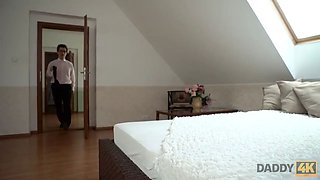 Daddy4k. tester les manières modernes