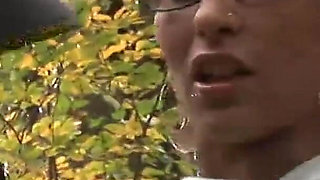 Nice brunette hottie helps her man for outdoor sex