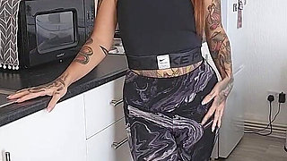 Pee Desperation in My Gym Leggings