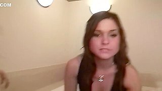 Lesbian Bath Time - DreamGirls