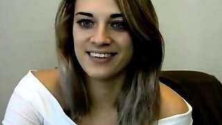 Webcam Girl Flashes Her Tits for Us