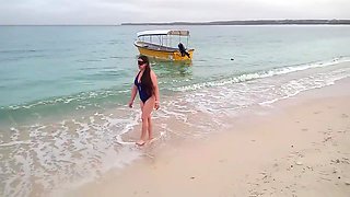 Latina Slut Wife Walking On The Beach Meets Safado And Has Sex With Him Without Condom 2