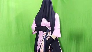 Indian Beautiful Muslim Housewife