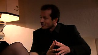 Rica Ama De Casa Italiana Se Goza Verga De Un Viajero