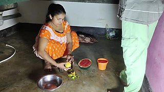 Hot Village Bhabhi Kitchen Sex with Stranger - Desi Homemade XXX