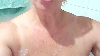 Amateur Big Boobs jerks Big Dick