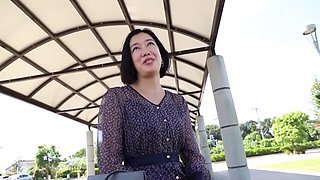 四十路美人妻がとろける舌技の濃厚キスとむしゃぶりつくネットリフェラ