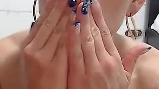 Bodybuilding MILF Play with Her Big Clit