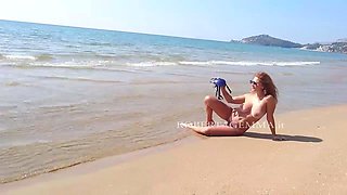 Masturbating amateur cums after solo fun