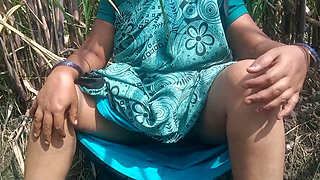 Tamil Aunty Masturbating in Sugarcane Plantation
