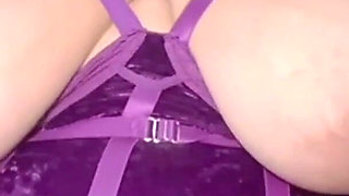Black Gloves, Velvet Dreams & Irresistible Curves