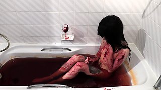 Cute amateur brunette naughty in solo jerking show on camera