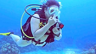 Naked duo has some fun scuba diving together