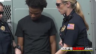 Young Girl Black Gentleman Gets Sucked With 18 Years And Hot Milf