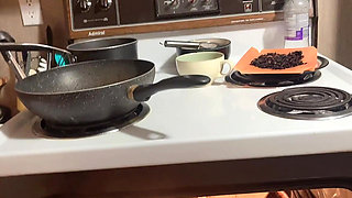 Haha Cook Her Pizza Then Her Pussy Make Out Flood