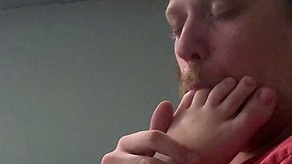 Amateur Foot Fetish Girlfriend Sucks and gives a Footjob