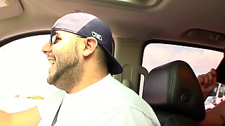 Hot Babe Gives a Juicy Blowjob in the Car and a Hard Fuck with Cumshot After