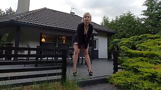 Wanilianna Golden Shower Garden Outdoor Pissing in 4K