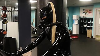 Amateur CDin latex dildoing