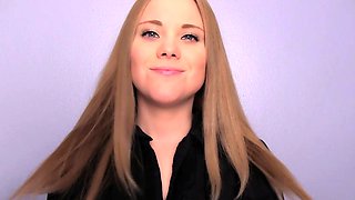 amateur blonde solo webcam