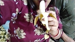 The hot desi servant brought fruit in a basket for the mistress. She eats and romances sex while talking hot sexy.