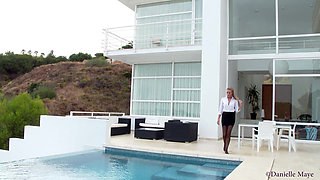 Hot Secretary Takes a Swim 4K