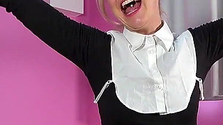 The Amazing Lucy: Tummy-tease Strip Challenge