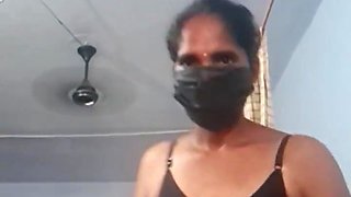 Tamil Aunty Fingering And Urine Passing