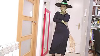 Oz Witch Seduce You