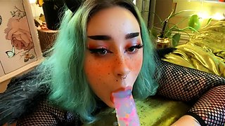Cute amateur webcam teen girl toying pussy on webcam