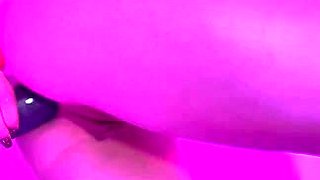 Cute amateur teen girl toying her pussy in bed on cam