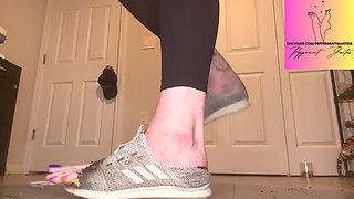 67 Goddess Torches & Cuts Tiny Size 7 Sneakers Total Wreckage