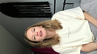 Hot amateur webcam teen masturbates for their fans