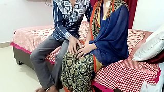 Indian aunty gets down and dirty in this amateur homemade clip