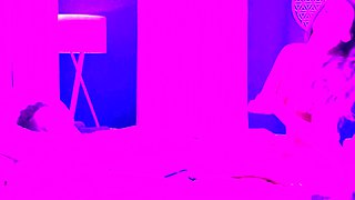 Emo Amateur Teen stript vor der Cam