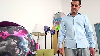 Huge BBW with a big ass fucks a skinny guy