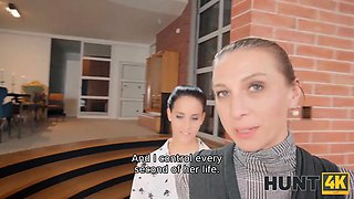 In the hands of la pianiste dick seems larger