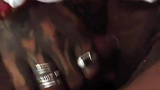 Uma Linda BBC Faz Sexo Embaixo Edredom Para Engravidar Ela Retirou Camisinha