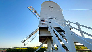 Masturbating outside at Windmill